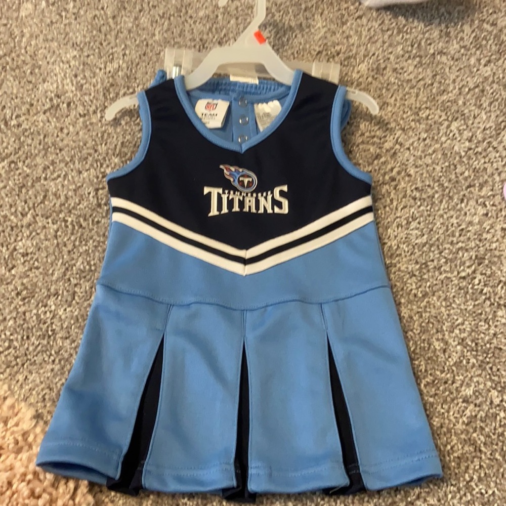 Titans cheerleader